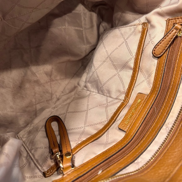 Michael Kors Aria Leather Top Zip Large Tote Handbag Tan/Brown - Picture 6 of 16
